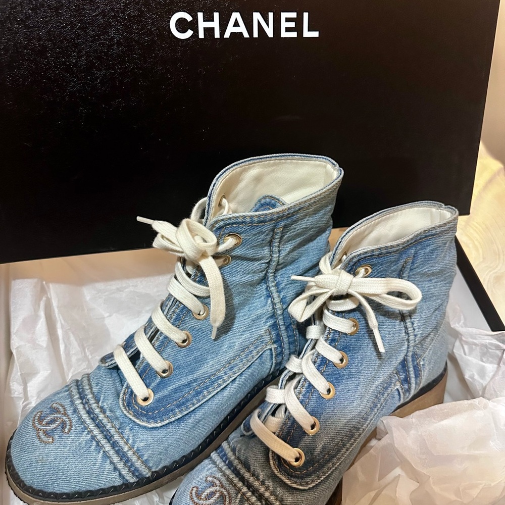 ESTATE SALE $1200 ICONIC Chanel Lace-Up Blue Denim Boots